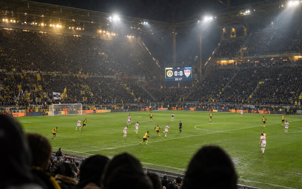 Gece derbisi, stadyum, 0-0 ilk yarı